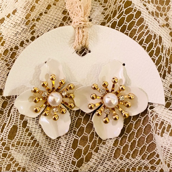 Anthropologie Jewelry - Anthropologie Metallic Blossom Stud Earrings Ivory